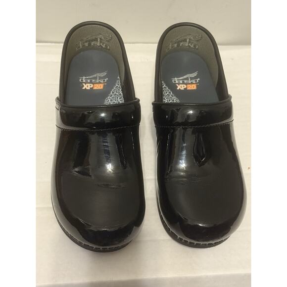 Dansko XP 2.0 Patent Black Leather Black Womens US SZ 7 EUR 37 Clogs EUC Nice - Picture 10 of 10